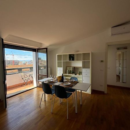 Appartamento Isola- Attico Con Balcone Milán Exteriér fotografie