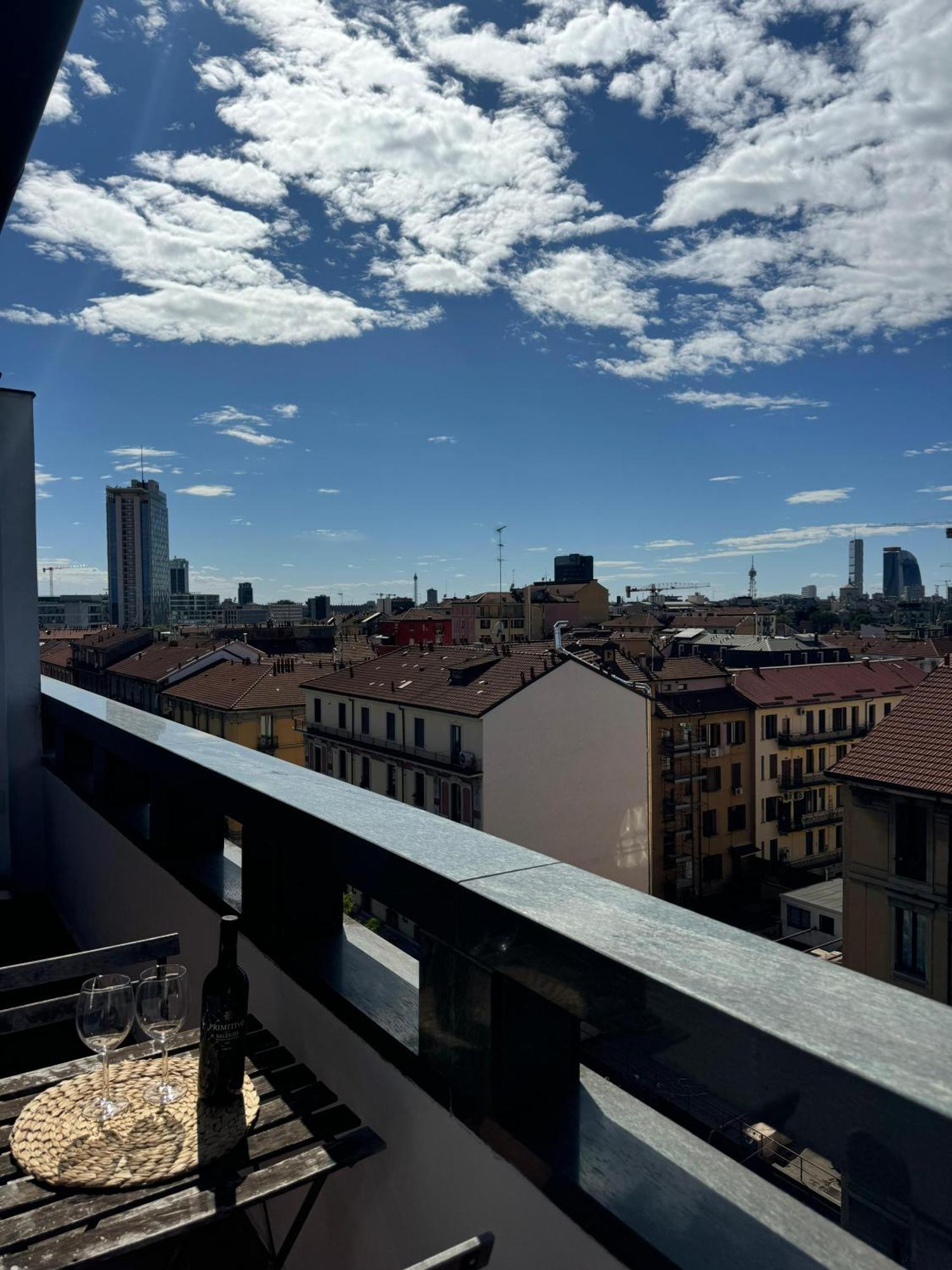 Appartamento Isola- Attico Con Balcone Milán Exteriér fotografie