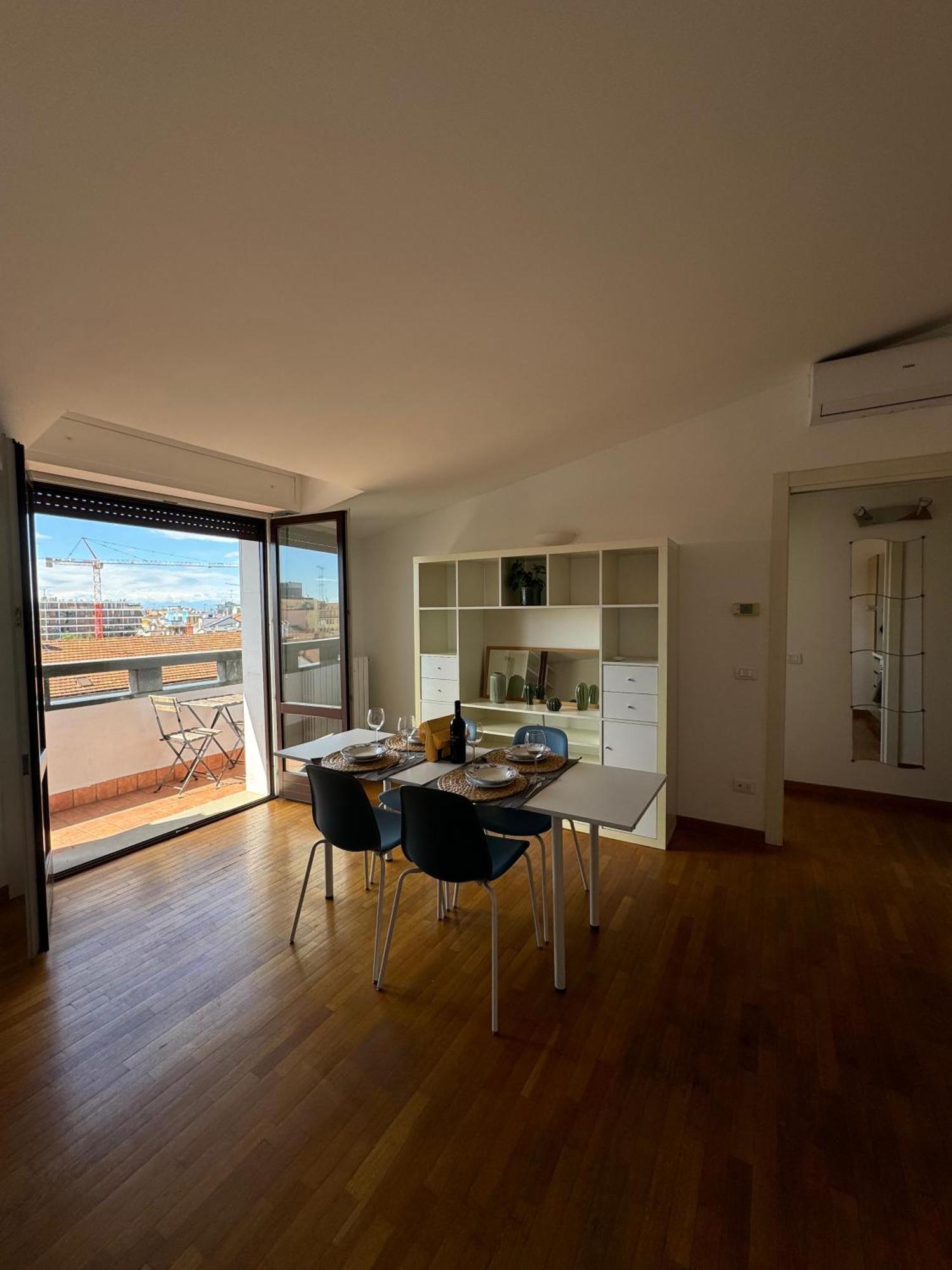 Appartamento Isola- Attico Con Balcone Milán Exteriér fotografie